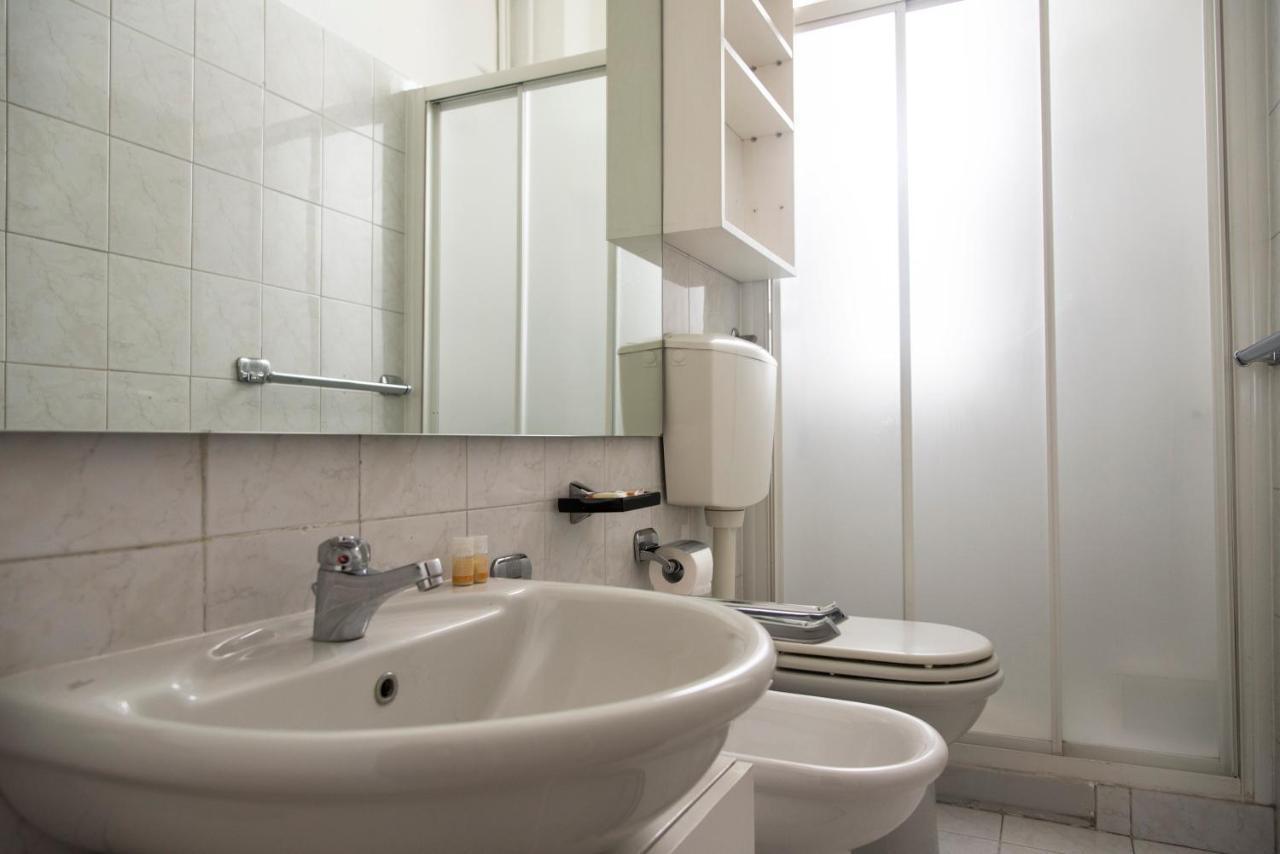 Peaceful Court Apartment In Shopping District Milán Exterior foto