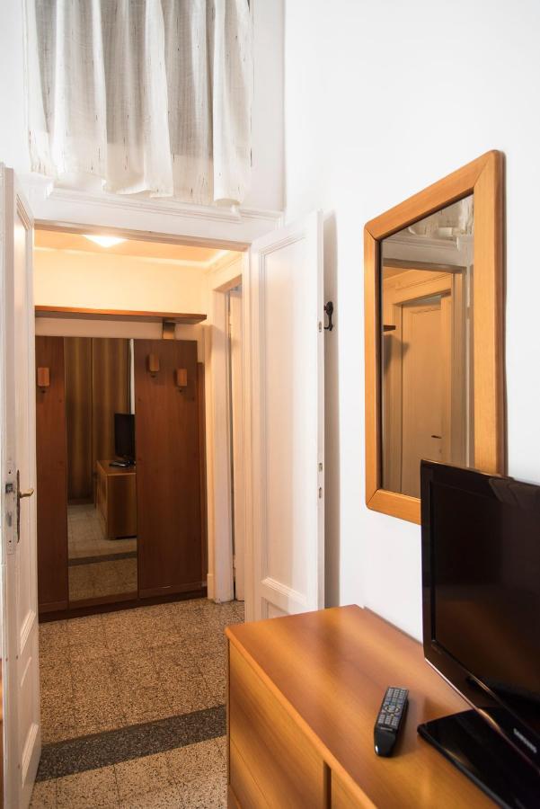 Peaceful Court Apartment In Shopping District Milán Exterior foto